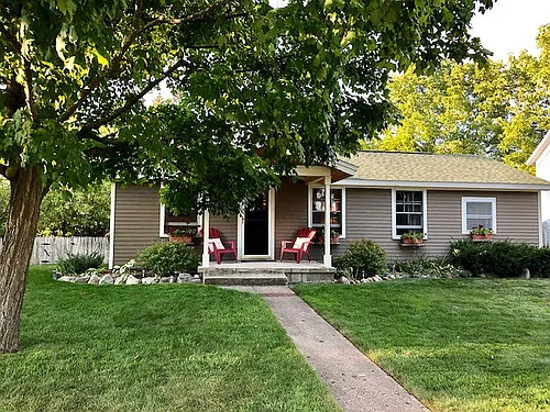 112 Chippewa St Photo 1