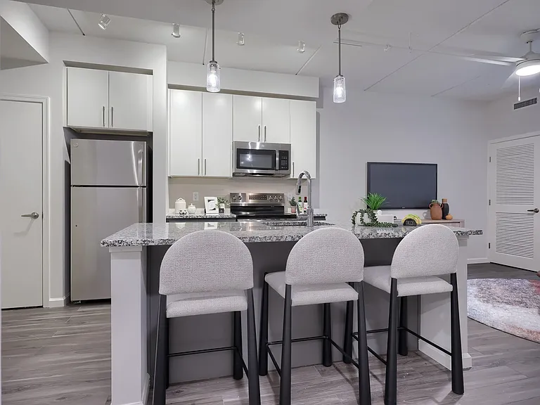 Gallery 118 — Photo 10