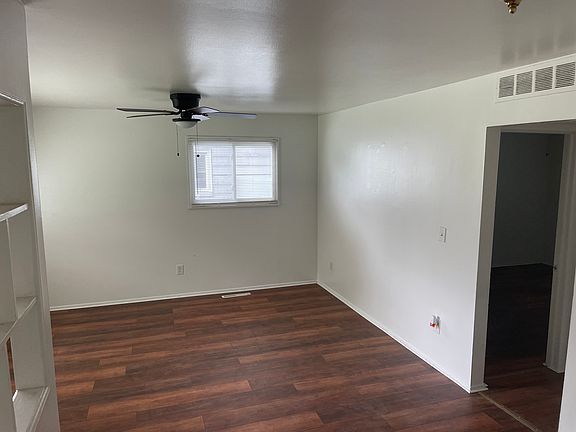 4th image of 21911 Fern Ave