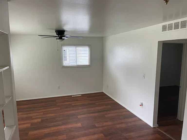 21911 Fern Ave — Photo 4
