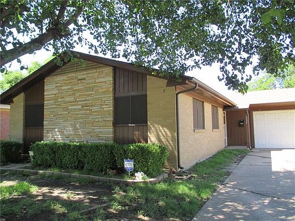 2nd image of 722 Blueberry Ln