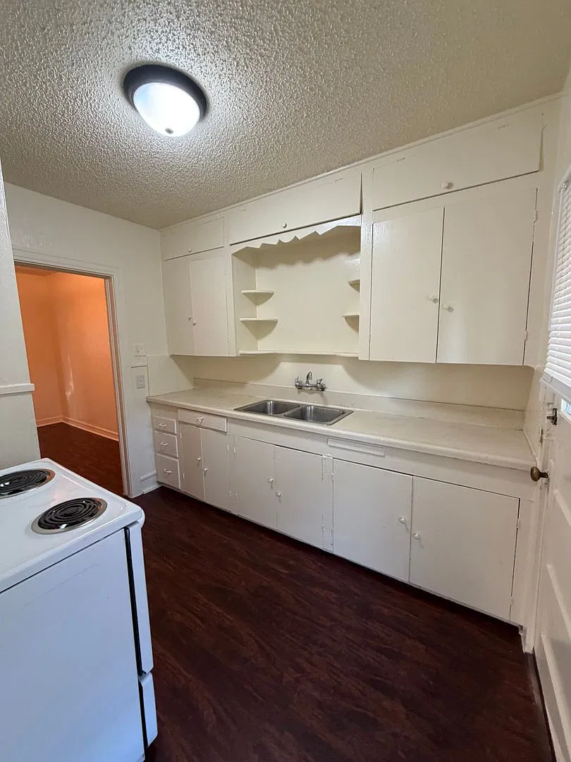 Charming 1-bedroom, 1-bath duplex — Photo 3