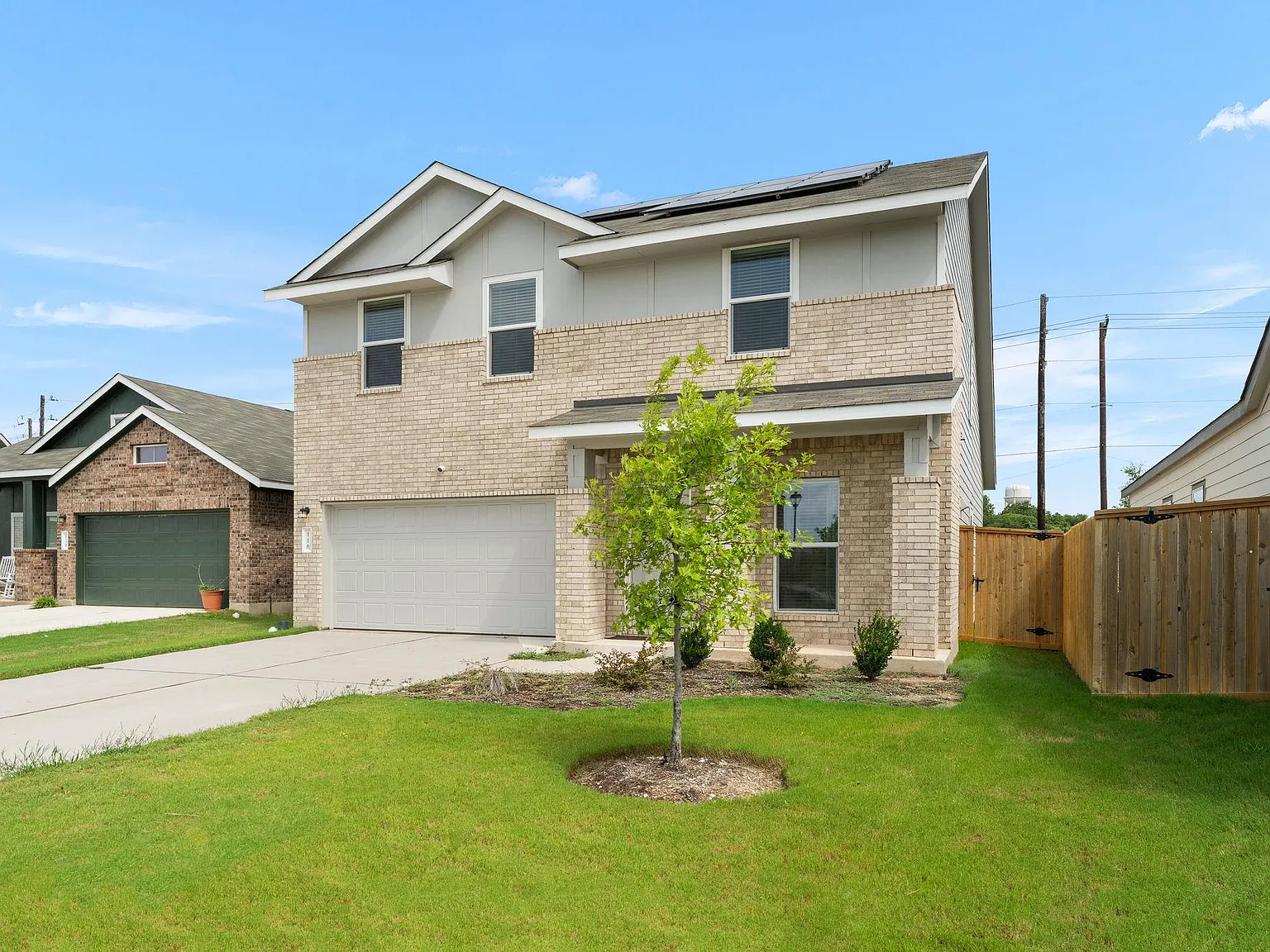 4 bed, 2.5 bath, 1926 sqft, $2,300 — Photo 2