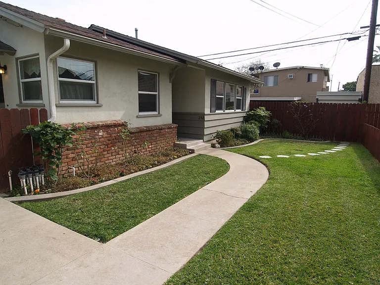 252 E Puente St — Photo 2