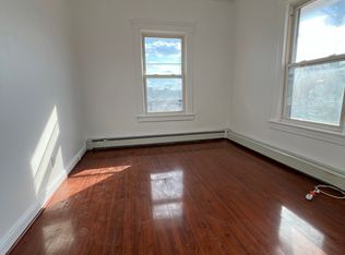 54 2nd St, Raritan, NJ 08869