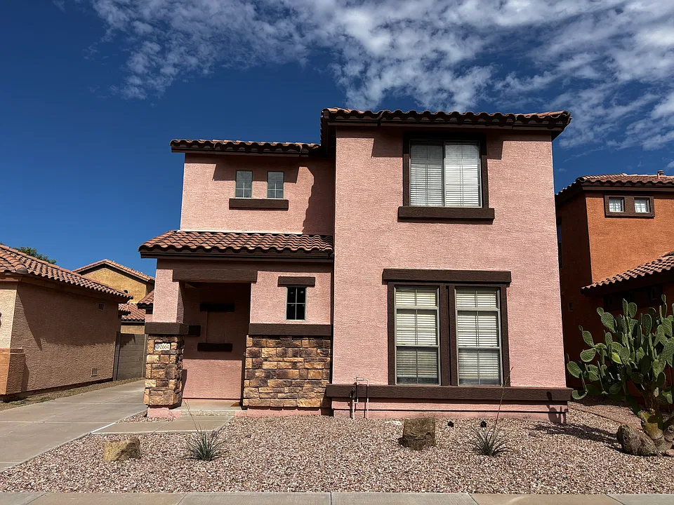 2664 E Remington Pl