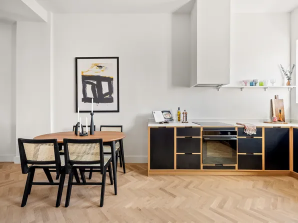 589 Hicks Street image 3 of 15