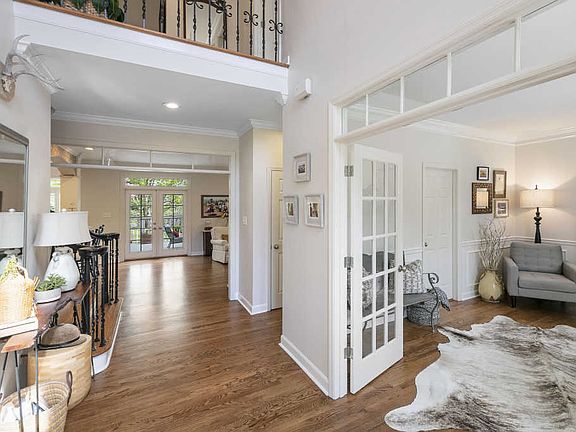2nd image of 1806 Thoreau Ln