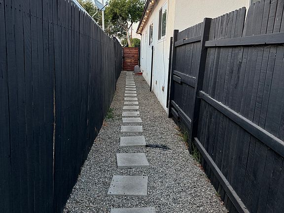 4th image of 14142 Oval Dr