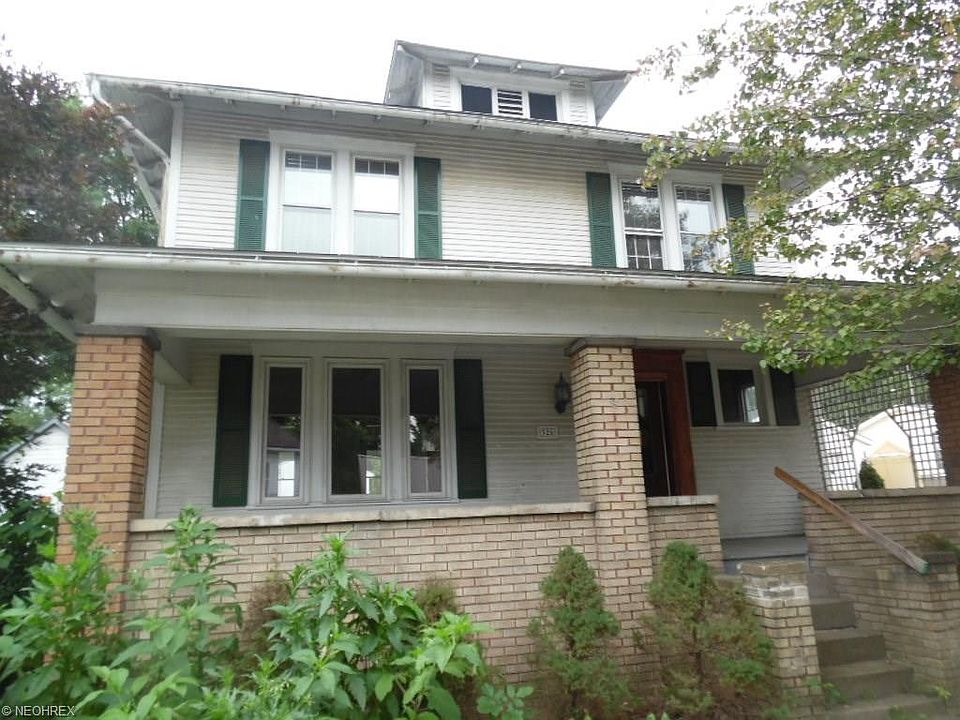 1st image of 326 Main St