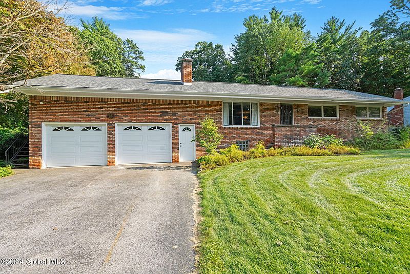 3rd image of 29 Vichy Drive