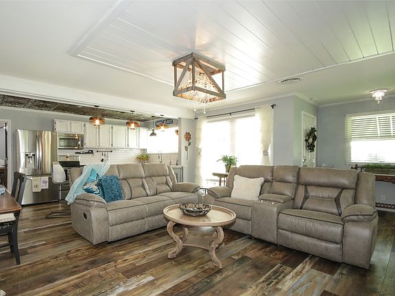5th image of 367 Hillcroft Dr