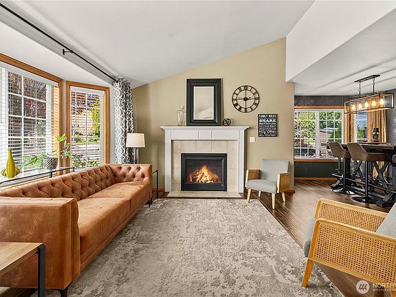 4th image of 3844 Legacy Drive NE