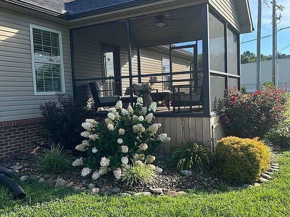 4th image of 124 Cornerstone Ln