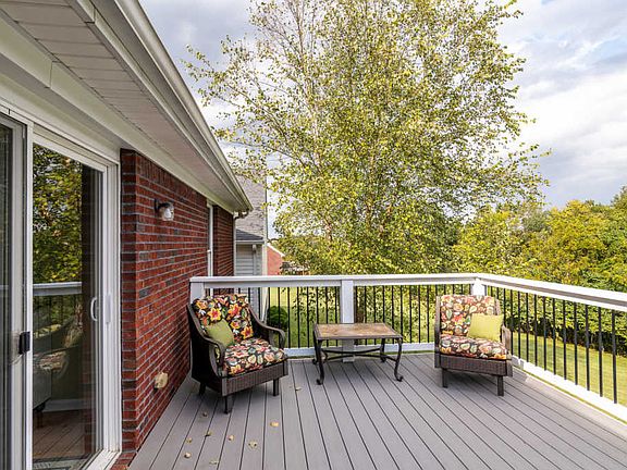 5th image of 46 Chloe Ln