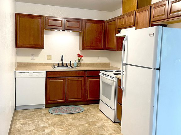 Kitchen includes full-sized stove/refrigerator, dishwasher, and garbage disposal.