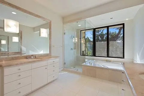 1673 Waynecrest Dr — Photo 6