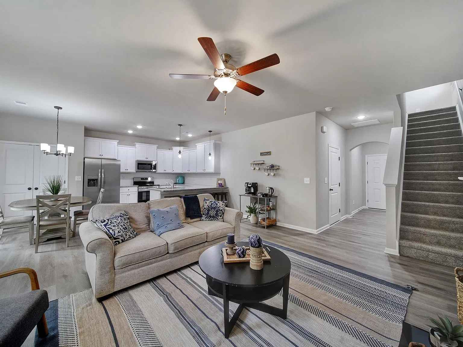 3 bed, 2.5 bath, 1600 sqft, $3,000 — Photo 4