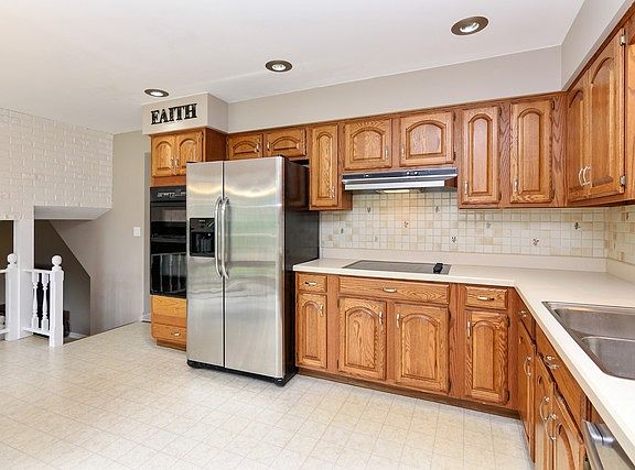 4th image of 952 N Hedgewood Dr