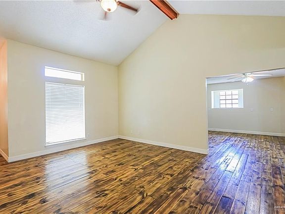 4th image of 822 Meadow Wood Dr