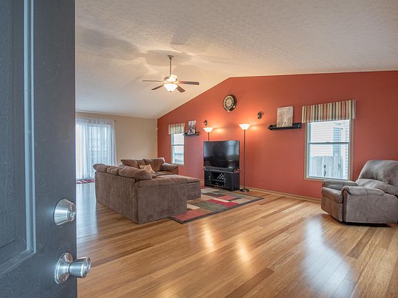 4th image of 5702 English Rose Dr