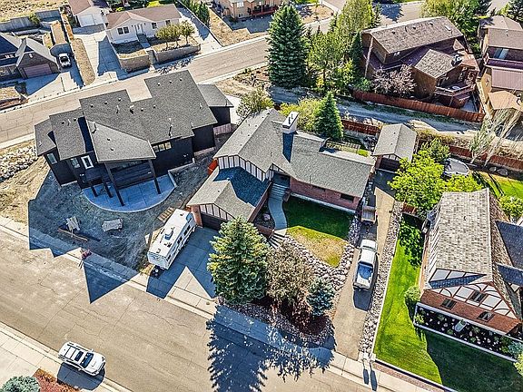 2nd image of 2064 Skyview St