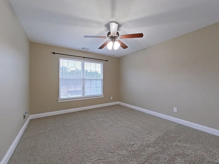 611 Baldwin Pl — Photo 3