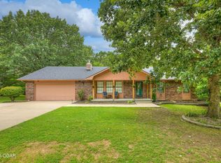 2208 Sunset Cir, Neosho, MO 64850
