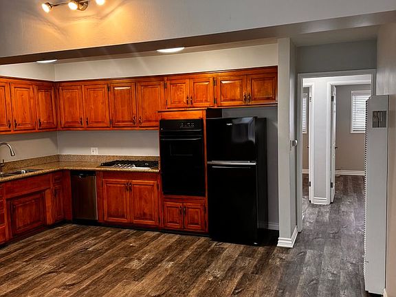 5th image of 930 W Balboa Blvd #D