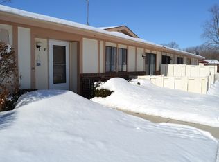 818 Wiltshire Dr APT 2, McHenry, IL 60050