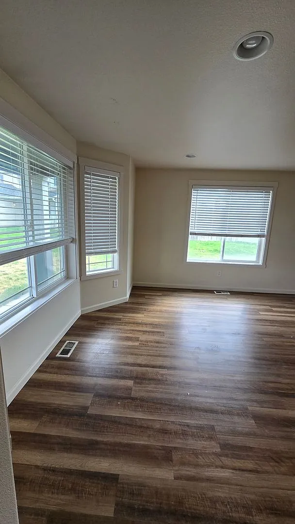 Coming Soon Mid November Recently Refinished Airway Heights 5 Bedroom Home — Photo 3