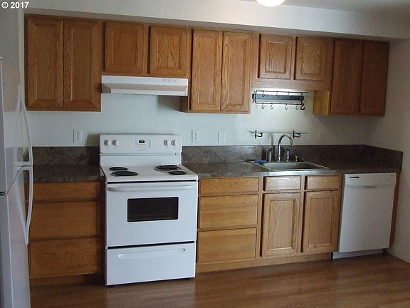 3rd image of 2412 NE 92nd Ave