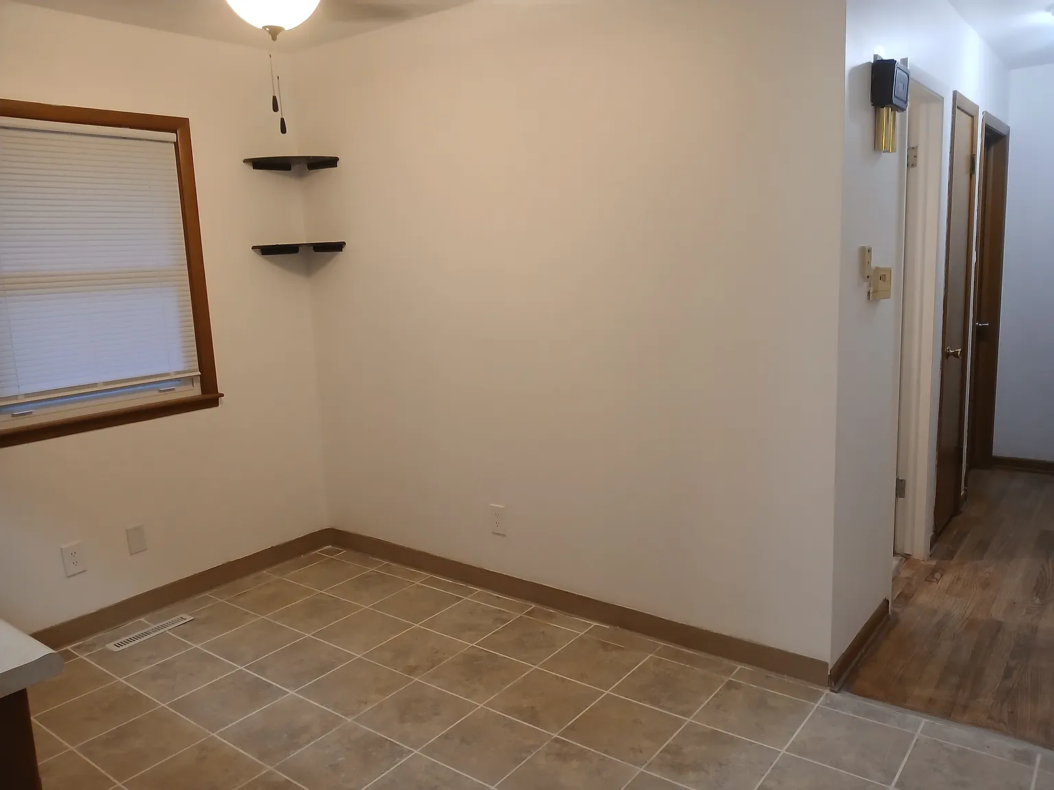 3 bed, 1025 sqft, $1,500 — Photo 4