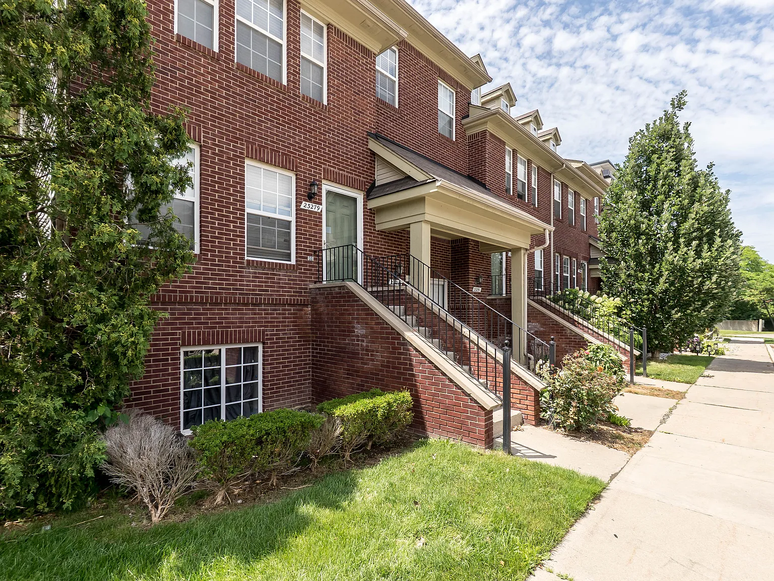 2 bed, 1200 sqft, $1,995 — Photo 3