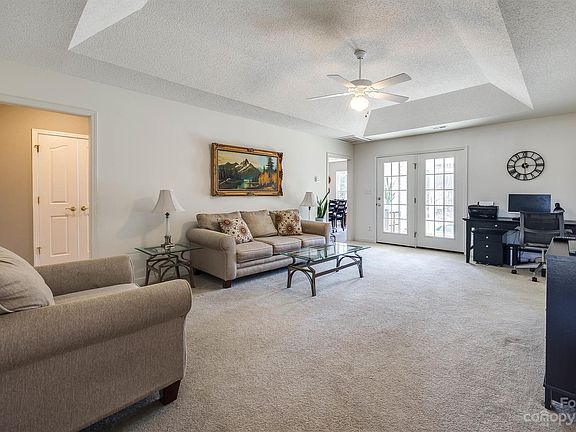 4th image of 111 Keswick Ln