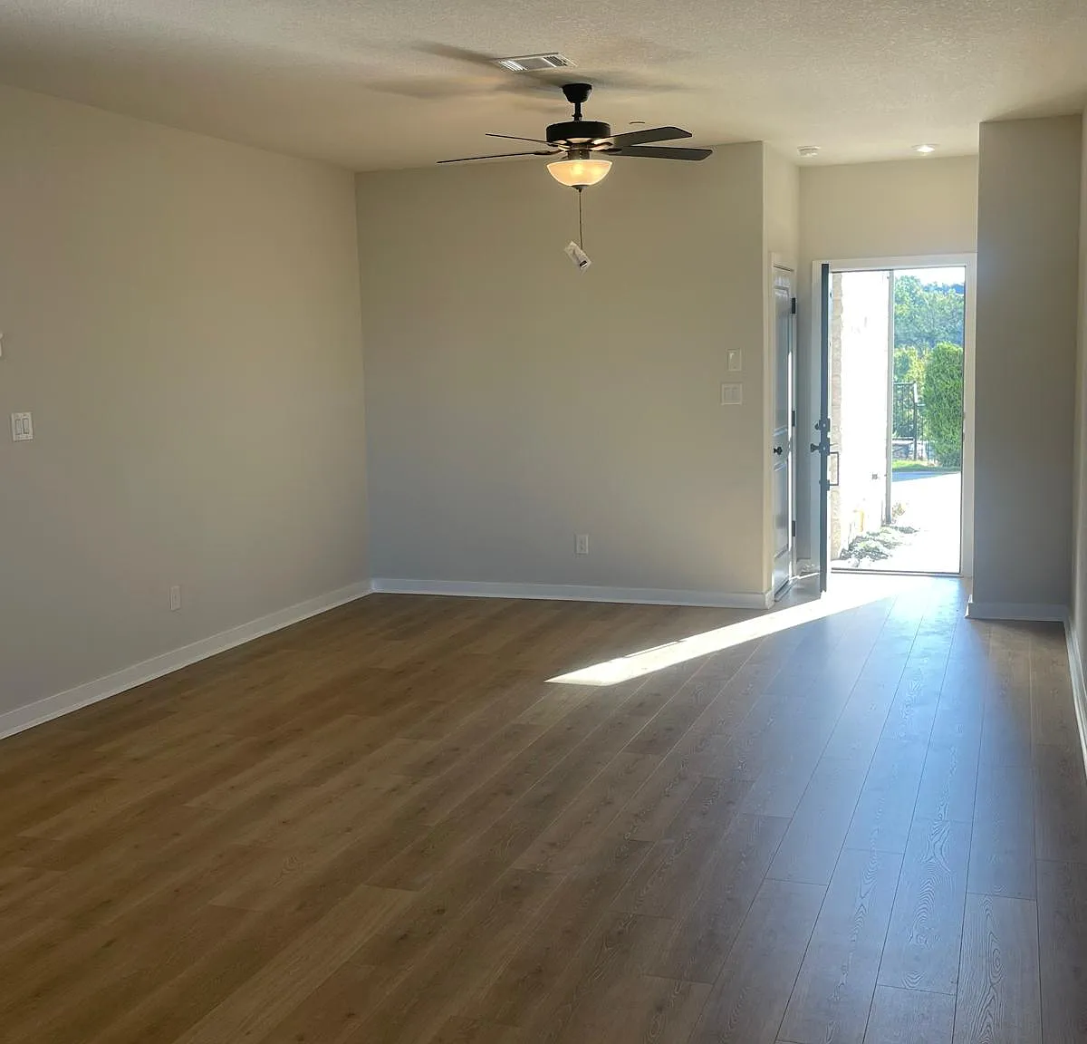 2500 Forest Creek Dr — Photo 3