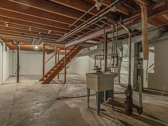 5th image of 33 W Klubertanz Dr #1