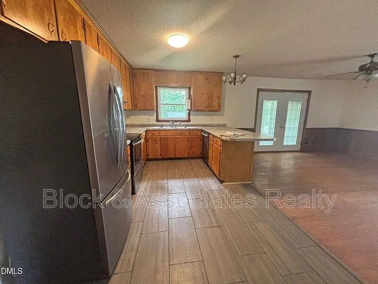 3609 Melrose Dr — Photo 3