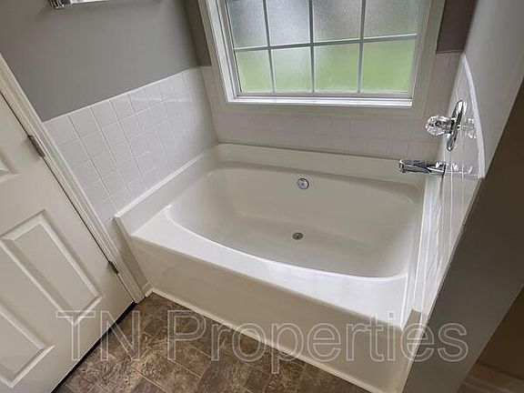 4th image of 3760 Kendra Ct N