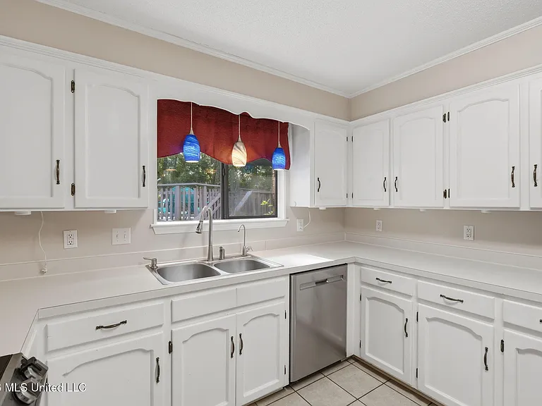 122 Booth Cir — Photo 11