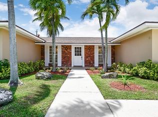 221 Tam O Shanter Dr, Palm Springs, FL 33461