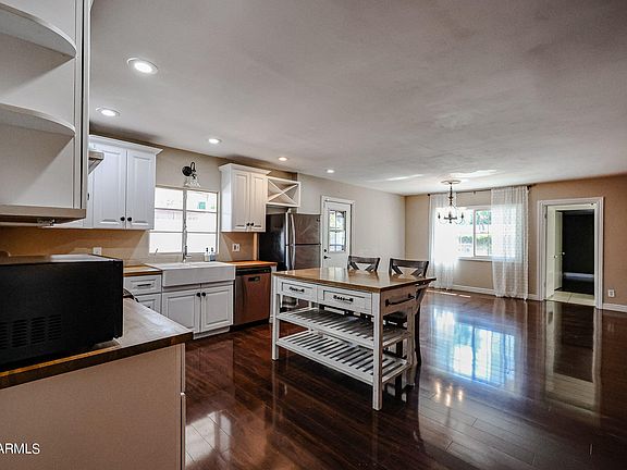 3rd image of 425 N Olive --
