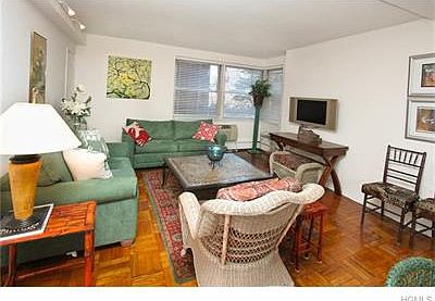 2nd image of 120 E Hartsdale Ave