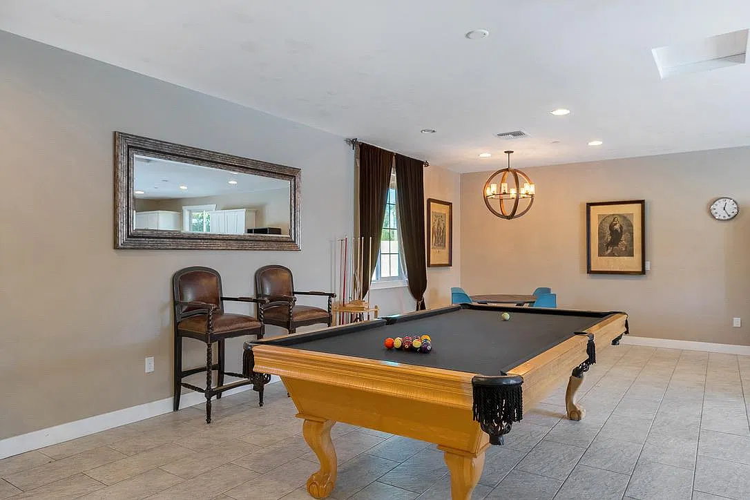 12140 N 76th Ct — Photo 2