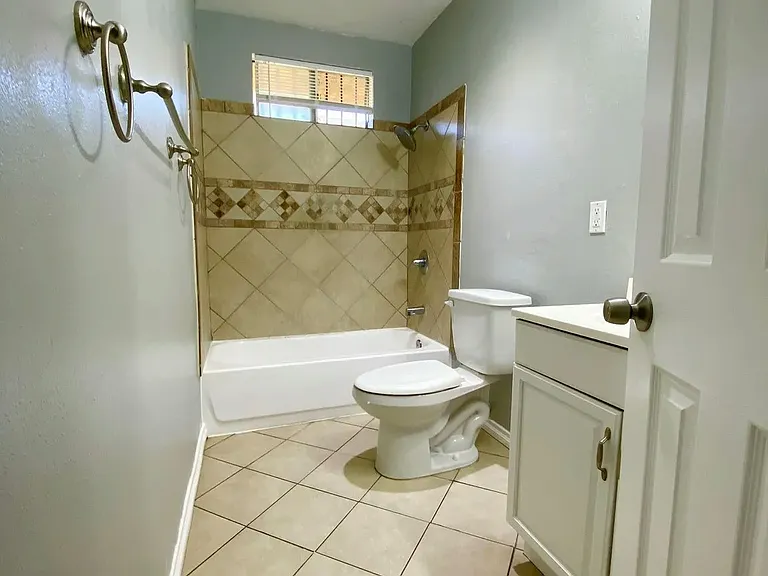 2037 N Lime Ave — Photo 7