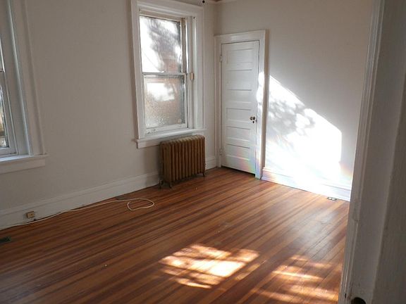 4th image of 2005 Park Ave