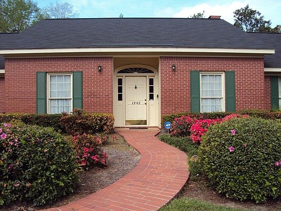 2nd image of 1203 Sandlewood Dr