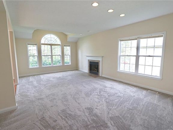 3rd image of 375 Hollyhock Ct