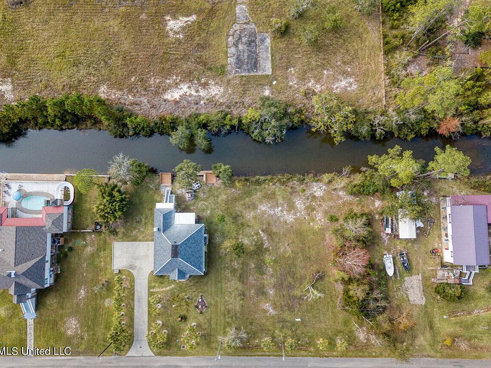 1st image of 3528 Suzanne Dr