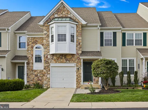 4 Barclay Ct, Bordentown, NJ 08505